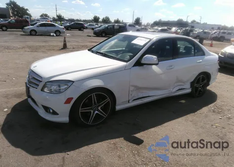 2009 Mercedes-Benz C 300 Luxury/Sport z USA, uszkodzony, nr VIN WDDGF54X59R082338